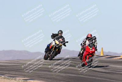 media/Dec-01-2025-Moto Forza (Mon) [[2daa91e15f]]/2-Intermediate Group/Session 2 (Turns 9 and 10)/